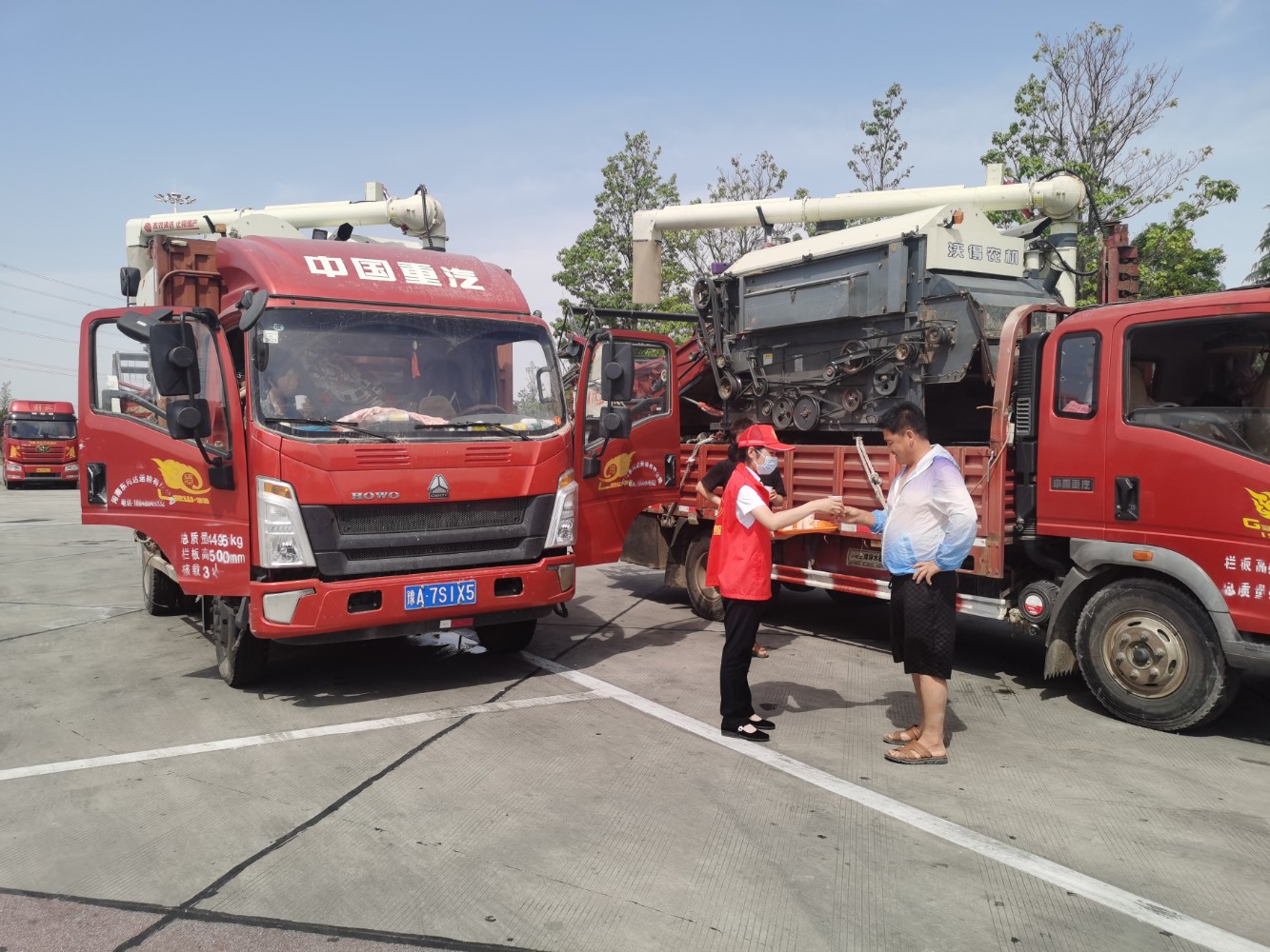 安陽(yáng)服務(wù)區(qū)跨區(qū)機(jī)收接待服務(wù)站 (3).jpg