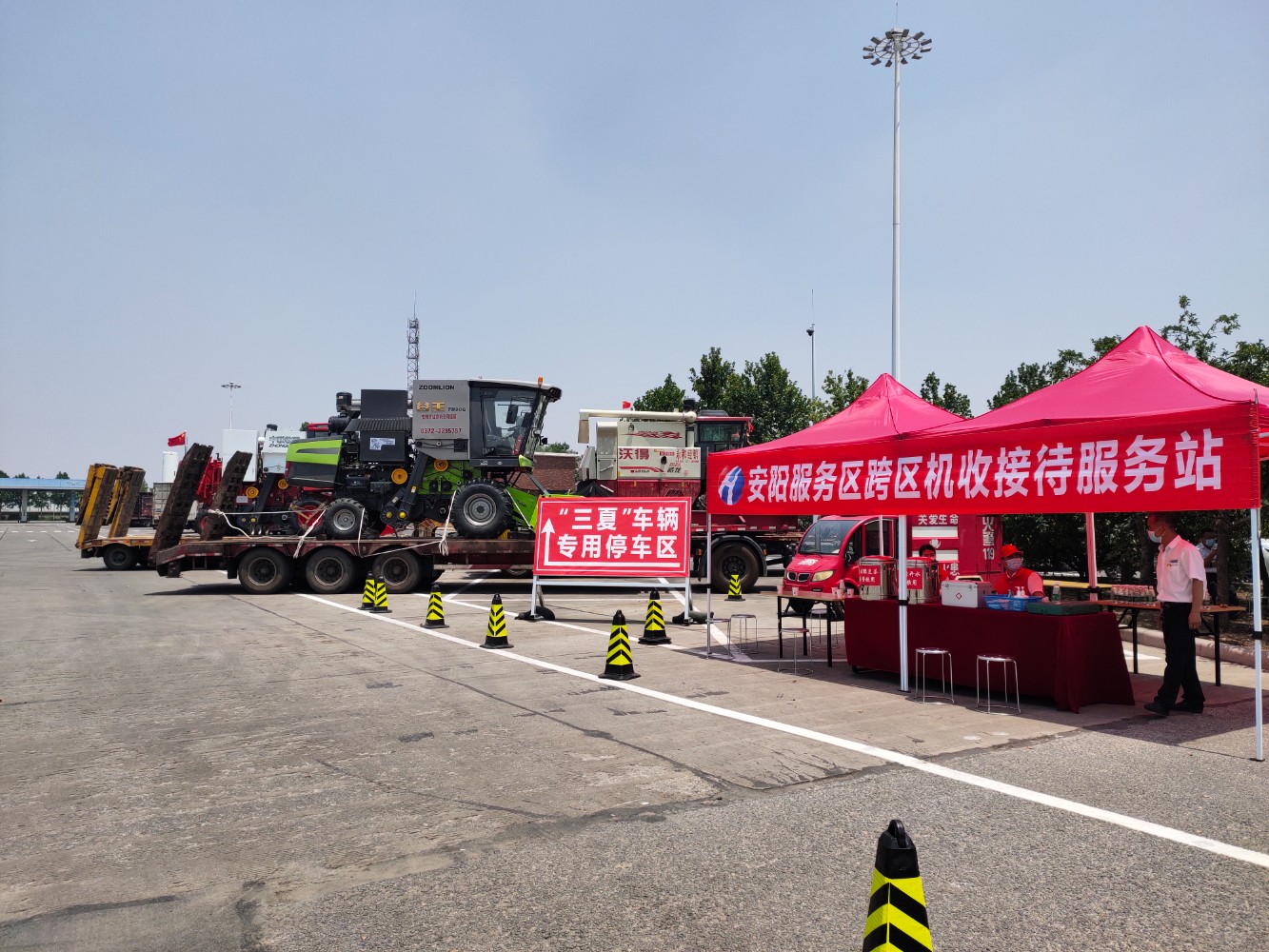 安陽(yáng)服務(wù)區(qū)跨區(qū)機(jī)收接待服務(wù)站 (8).jpg