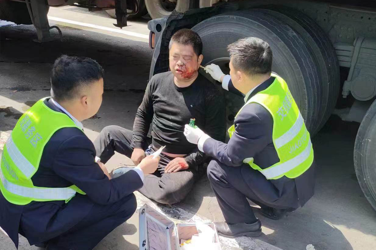 重陽(yáng)服務(wù)區(qū)0.jpg 重陽(yáng)服務(wù)區(qū)0.jpg