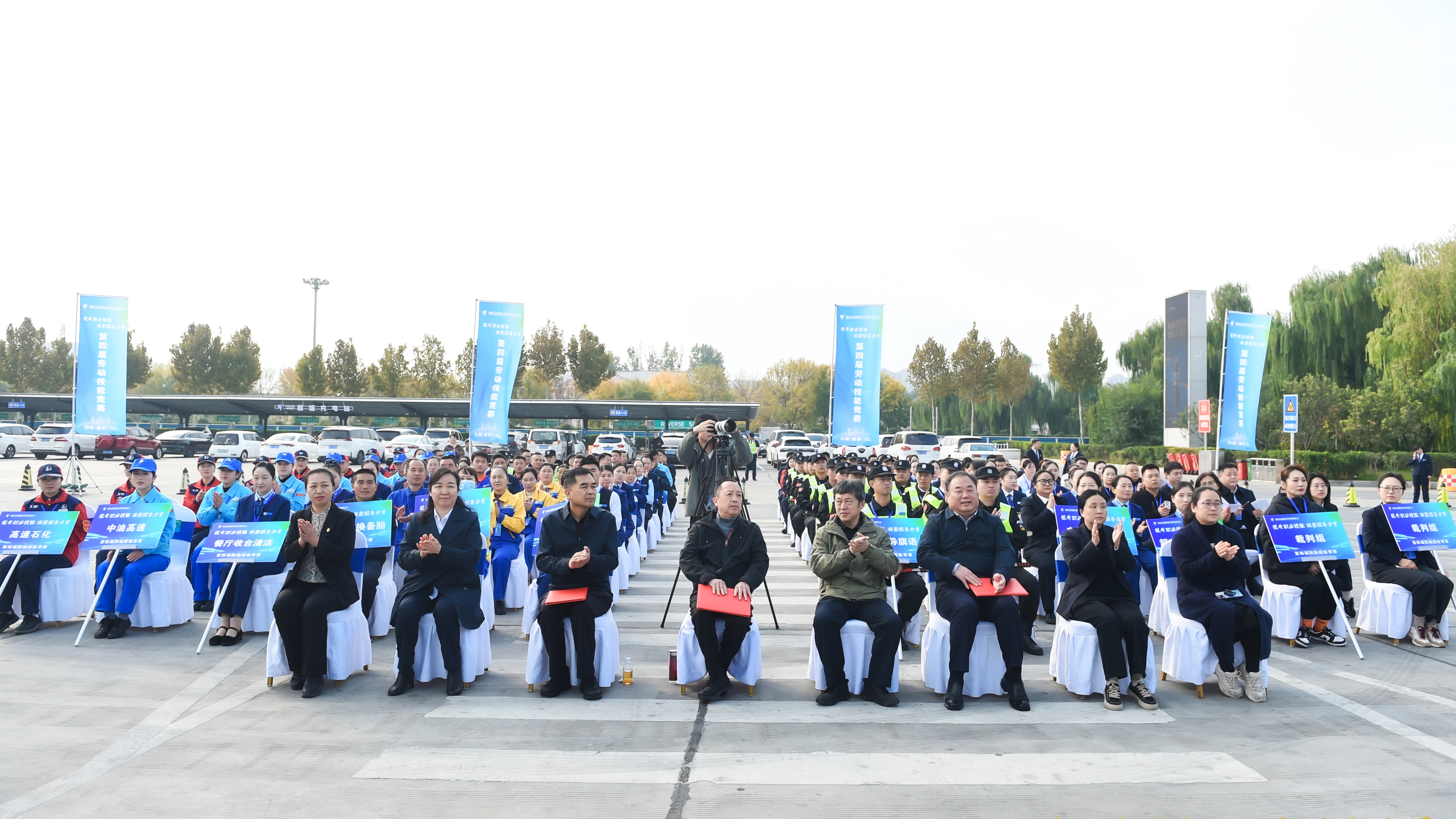 開(kāi)幕式現(xiàn)場(chǎng).jpg 開(kāi)幕式現(xiàn)場(chǎng).jpg