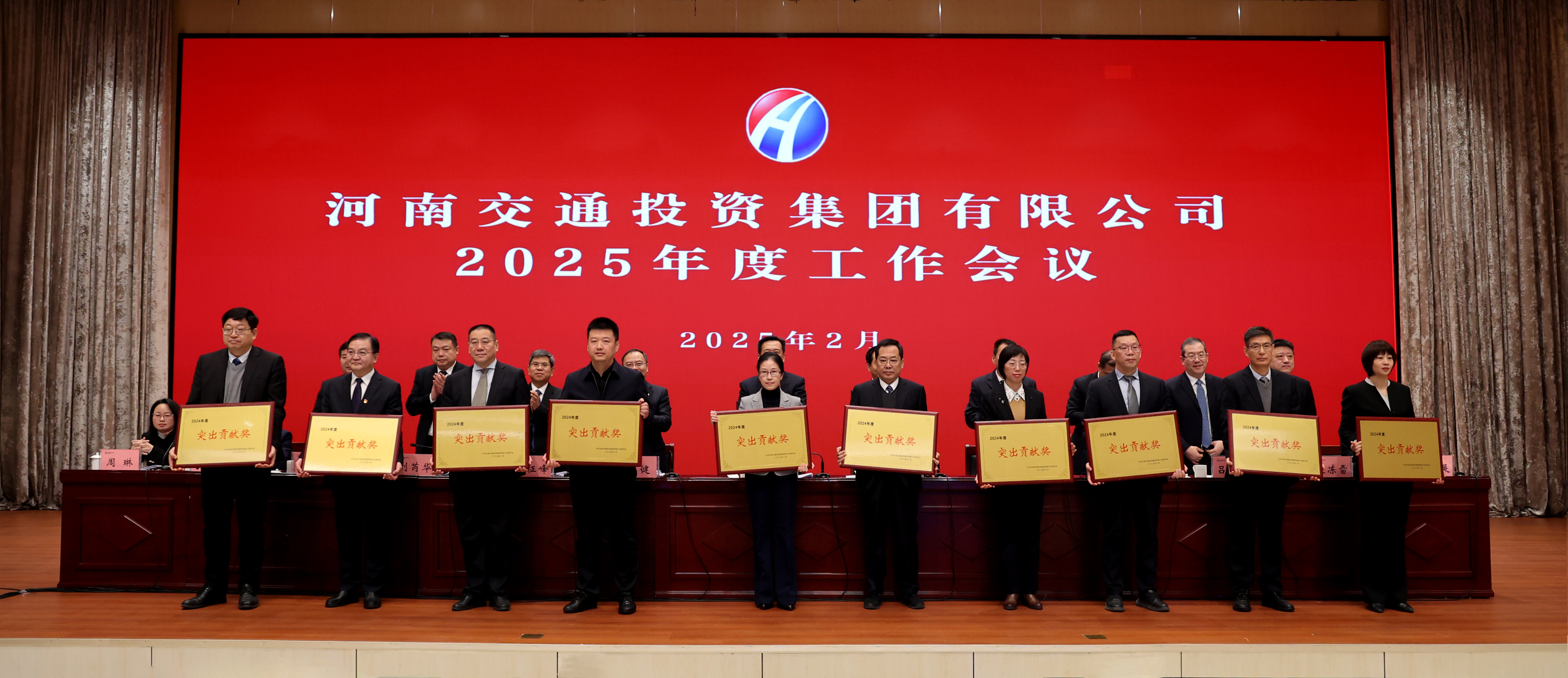 突出貢獻(xiàn)獎(jiǎng).jpg 突出貢獻(xiàn)獎(jiǎng).jpg