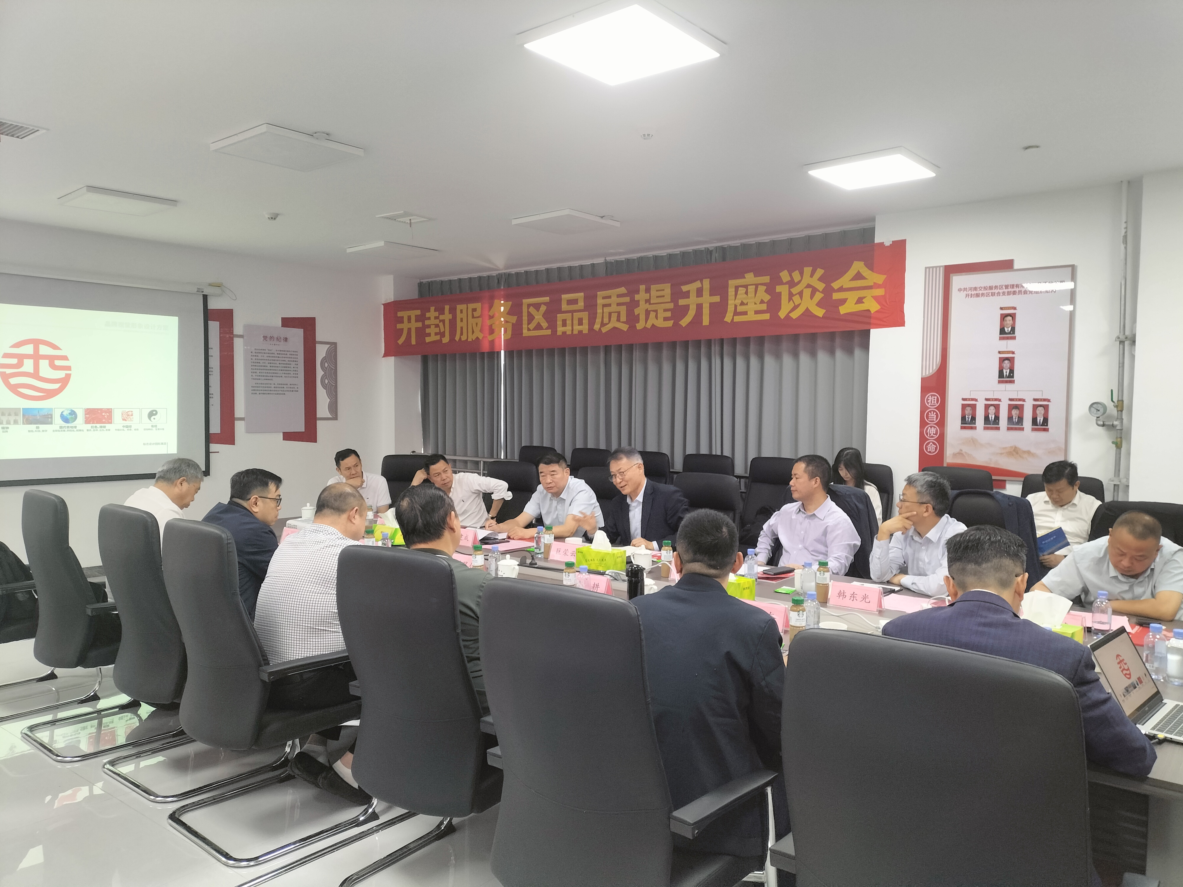 巨榮云.jpg 巨榮云.jpg